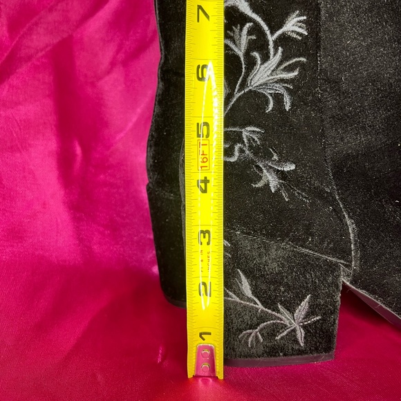 New Kenneth Cole RENNA 8M BLACK Velvet Boots Booties Embroidery STEVIE NICKS ish - Picture 8 of 16